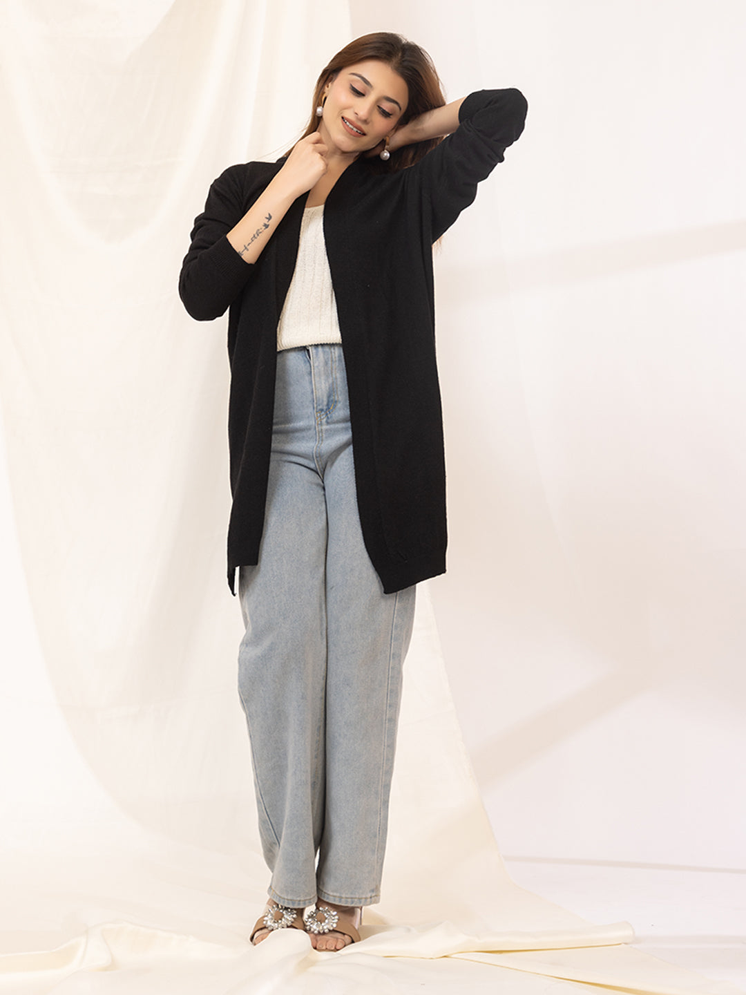 017 Woollen Shrug I Black