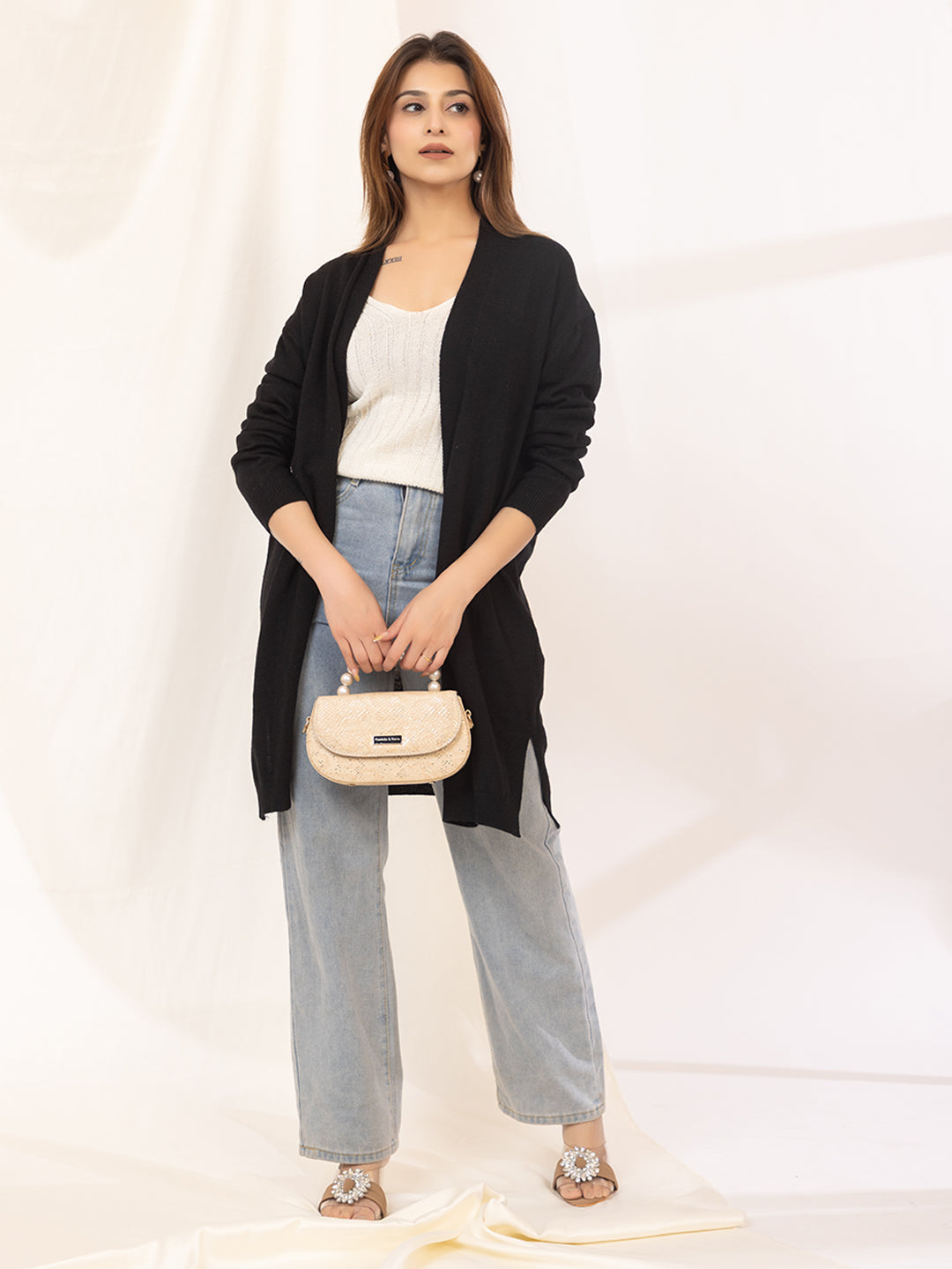 017 Woollen Shrug I Black