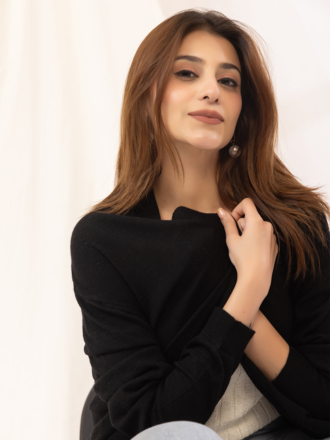 017 Woollen Shrug I Black