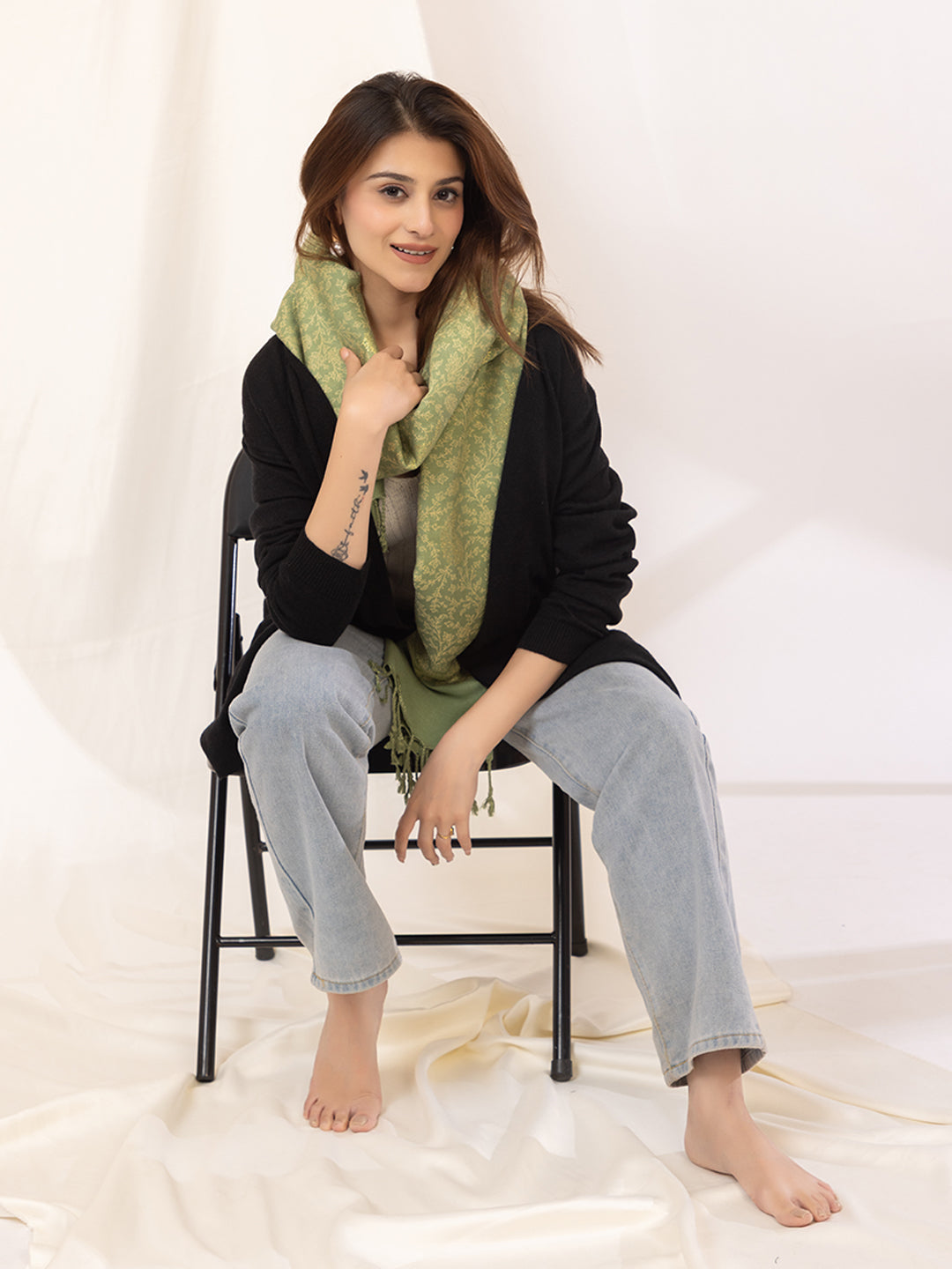 017 Woollen Shrug I Black